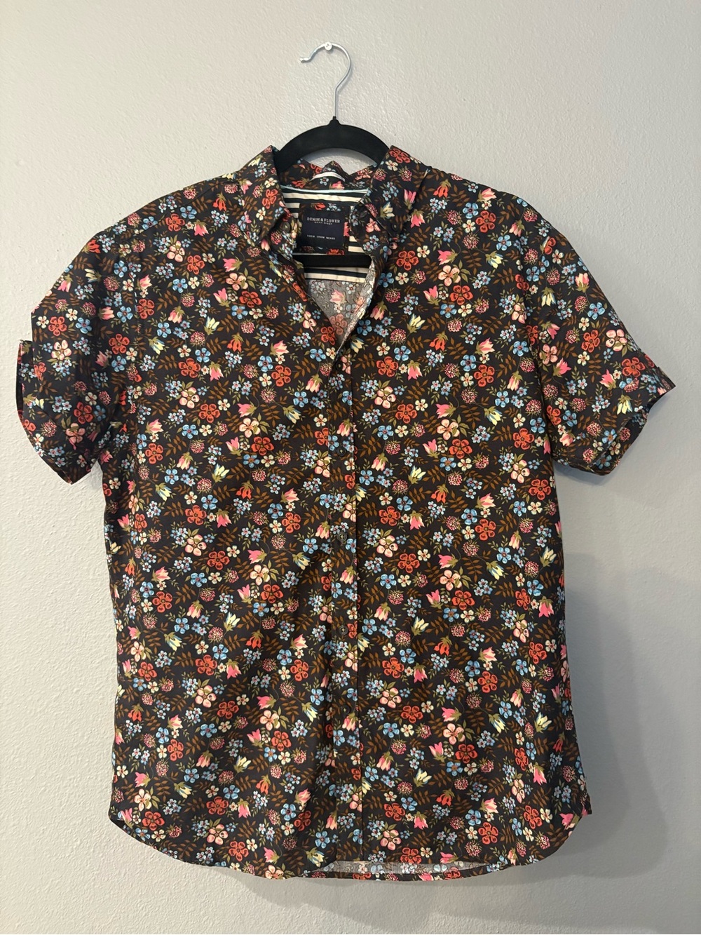 Casual Floral Short-Sleeve Button-Down Shirt - Black with Multicolor Flowers